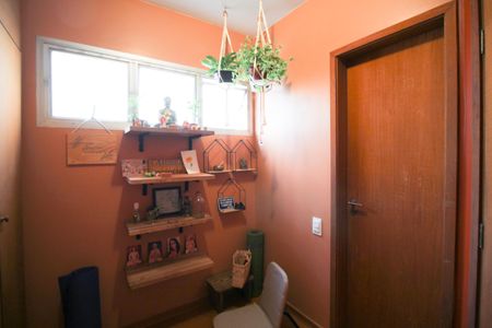 Apartamento à venda com 145m², 4 quartos e 2 vagas Apartamento à venda com 145m², 4 quartos e 2 vagasQuarto de Serviço