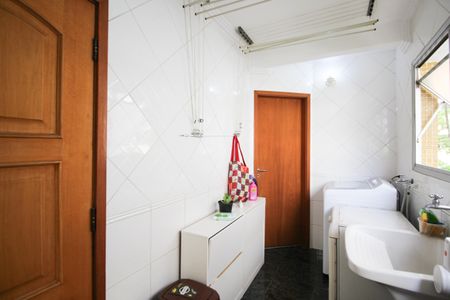 Apartamento à venda com 145m², 4 quartos e 2 vagas Apartamento à venda com 145m², 4 quartos e 2 vagasÁrea de Serviço
