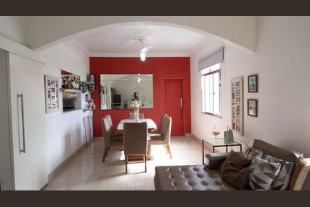 Casa à venda com 170m², 4 quartos e 4 vagas Casa à venda com 170m², 4 quartos e 4 vagasSala