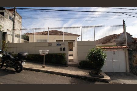Casa à venda com 170m², 4 quartos e 4 vagas Casa à venda com 170m², 4 quartos e 4 vagasGaragem