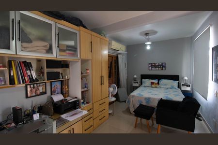 Casa à venda com 170m², 4 quartos e 4 vagas Casa à venda com 170m², 4 quartos e 4 vagasSuíte