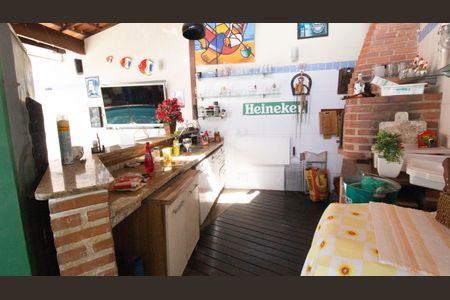 Casa à venda com 170m², 4 quartos e 4 vagas Casa à venda com 170m², 4 quartos e 4 vagasChurrasqueira