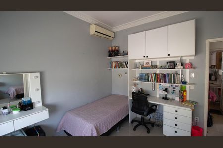 Casa à venda com 170m², 4 quartos e 4 vagas Casa à venda com 170m², 4 quartos e 4 vagasQuarto 1