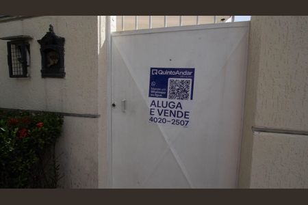 Casa à venda com 170m², 4 quartos e 4 vagas Casa à venda com 170m², 4 quartos e 4 vagasFachada - Placa