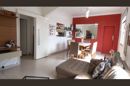 Casa à venda com 170m², 4 quartos e 4 vagas Casa à venda com 170m², 4 quartos e 4 vagasSala