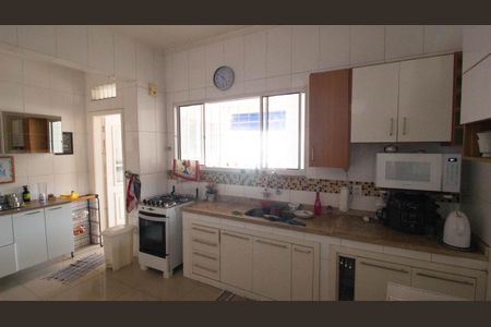 Casa à venda com 170m², 4 quartos e 4 vagas Casa à venda com 170m², 4 quartos e 4 vagasCozinha