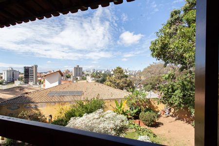 Casa à venda com 1400m², 4 quartos e 5 vagasVista do Quarto 1