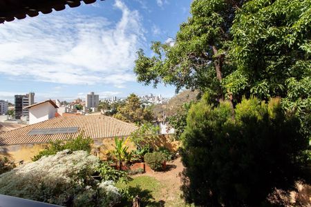 Casa à venda com 1400m², 4 quartos e 5 vagasVista do Quarto 2