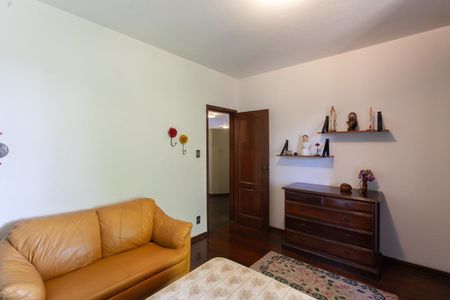 Casa à venda com 1400m², 4 quartos e 5 vagasQuarto 3