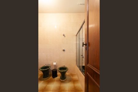 Casa à venda com 1400m², 4 quartos e 5 vagasBanheiro da Suíte