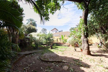 Casa à venda com 1400m², 4 quartos e 5 vagasQuintal