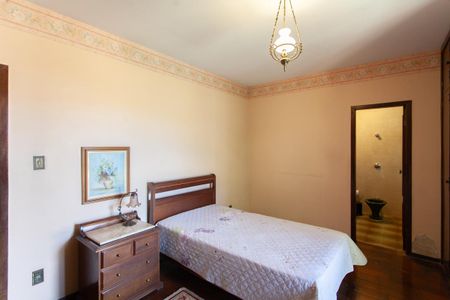 Casa à venda com 1400m², 4 quartos e 5 vagasSuíte