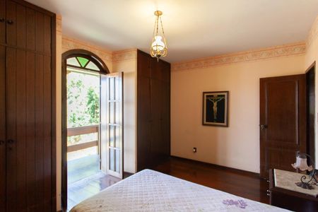 Casa à venda com 1400m², 4 quartos e 5 vagasSuíte