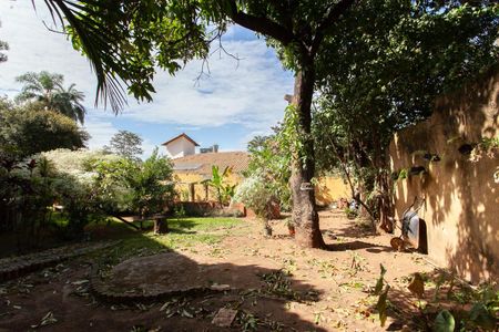 Casa à venda com 1400m², 4 quartos e 5 vagasQuintal