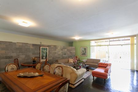 Casa à venda com 1400m², 4 quartos e 5 vagasSala 1