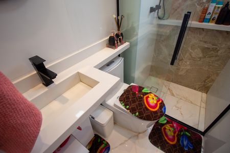 Apartamento à venda com 38m², 2 quartos e 1 vaga Apartamento à venda com 38m², 2 quartos e 1 vagaBanheiro