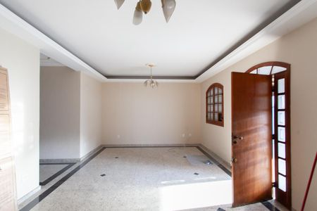 Casa à venda com 600m², 4 quartos e 4 vagasSala 1