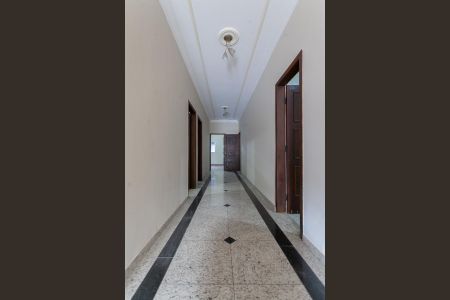 Casa à venda com 600m², 4 quartos e 4 vagasCorredor