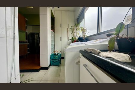 Apartamento à venda com 130m², 4 quartos e 2 vagasÁrea de serviço 