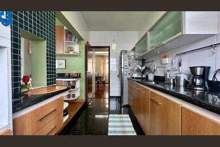 Apartamento à venda com 130m², 4 quartos e 2 vagasCozinha 