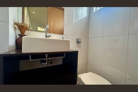 Apartamento à venda com 130m², 4 quartos e 2 vagasLavabo 