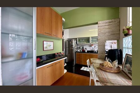 Apartamento à venda com 130m², 4 quartos e 2 vagasCozinha 