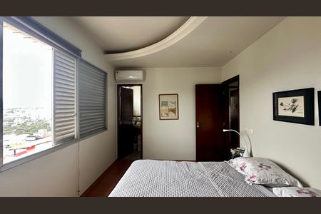 Apartamento à venda com 130m², 4 quartos e 2 vagasQuarto 