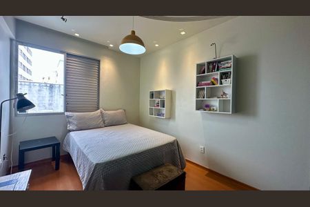 Apartamento à venda com 130m², 4 quartos e 2 vagasQuarto 