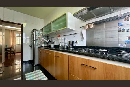 Apartamento à venda com 130m², 4 quartos e 2 vagasCozinha 