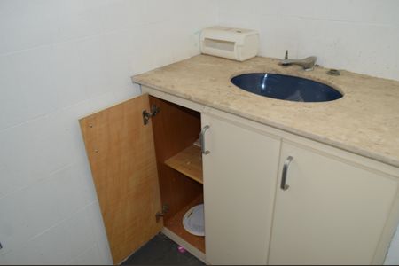 Casa à venda com 183m², 3 quartos e 2 vagasBanheiro