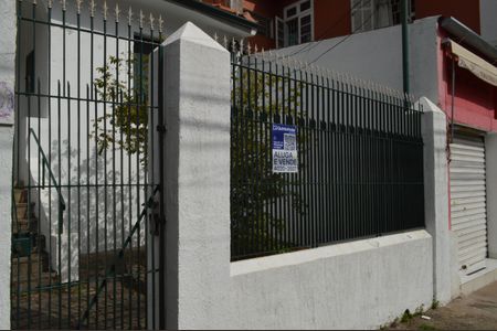 Casa à venda com 183m², 3 quartos e 2 vagasFachada + Plaquinha