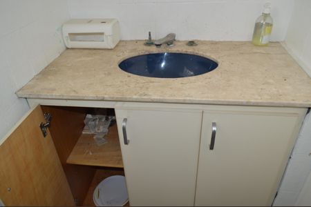 Casa à venda com 183m², 3 quartos e 2 vagasBanheiro