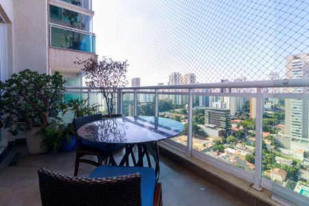 Apartamento à venda com 210m², 4 quartos e 3 vagas Apartamento à venda com 210m², 4 quartos e 3 vagasVaranda