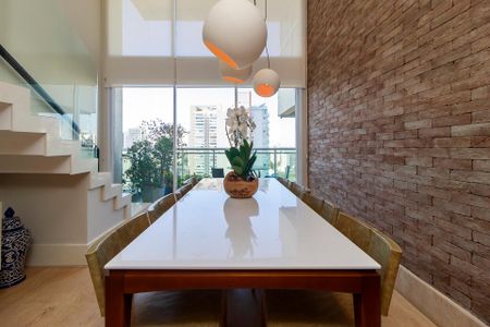 Apartamento à venda com 210m², 4 quartos e 3 vagas Apartamento à venda com 210m², 4 quartos e 3 vagasSala