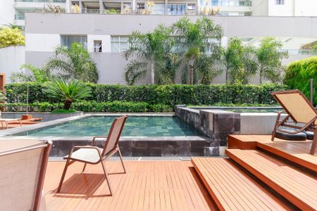 Apartamento à venda com 210m², 4 quartos e 3 vagas Apartamento à venda com 210m², 4 quartos e 3 vagasPiscina