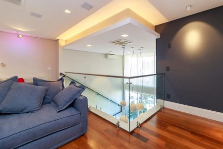 Apartamento à venda com 210m², 4 quartos e 3 vagas Apartamento à venda com 210m², 4 quartos e 3 vagasMesanino