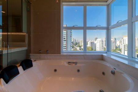 Apartamento à venda com 210m², 4 quartos e 3 vagas Apartamento à venda com 210m², 4 quartos e 3 vagasSuíte Principal - Banheiro