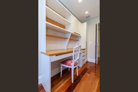 Apartamento à venda com 210m², 4 quartos e 3 vagas Apartamento à venda com 210m², 4 quartos e 3 vagasSuíte 2