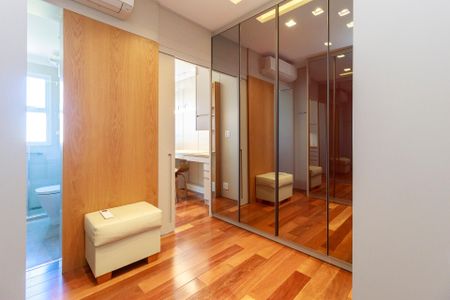 Apartamento à venda com 210m², 4 quartos e 3 vagas Apartamento à venda com 210m², 4 quartos e 3 vagasSuíte 4