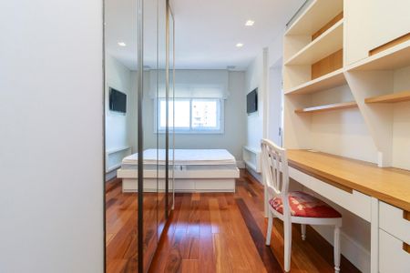 Apartamento à venda com 210m², 4 quartos e 3 vagas Apartamento à venda com 210m², 4 quartos e 3 vagasSuíte 2