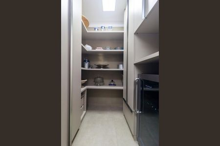 Apartamento à venda com 210m², 4 quartos e 3 vagas Apartamento à venda com 210m², 4 quartos e 3 vagasÁrea de Serviço - Despensa