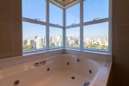 Apartamento à venda com 210m², 4 quartos e 3 vagas Apartamento à venda com 210m², 4 quartos e 3 vagasSuíte Principal - Banheiro