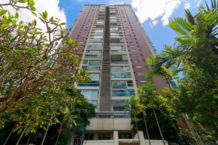 Apartamento à venda com 210m², 4 quartos e 3 vagas Apartamento à venda com 210m², 4 quartos e 3 vagasFachada