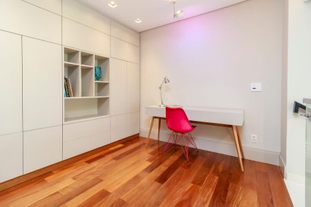 Apartamento à venda com 210m², 4 quartos e 3 vagas Apartamento à venda com 210m², 4 quartos e 3 vagasMesanino