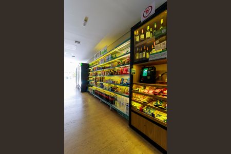 Apartamento à venda com 210m², 4 quartos e 3 vagas Apartamento à venda com 210m², 4 quartos e 3 vagasMini Mercado