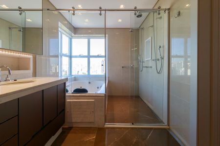 Apartamento à venda com 210m², 4 quartos e 3 vagas Apartamento à venda com 210m², 4 quartos e 3 vagasSuíte Principal - Banheiro