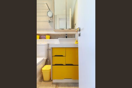 Apartamento à venda com 210m², 4 quartos e 3 vagas Apartamento à venda com 210m², 4 quartos e 3 vagasSuíte 2 - Banheiro