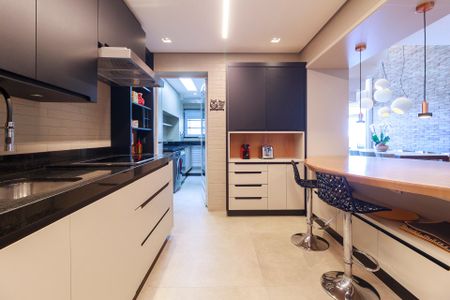 Apartamento à venda com 210m², 4 quartos e 3 vagas Apartamento à venda com 210m², 4 quartos e 3 vagasCozinha