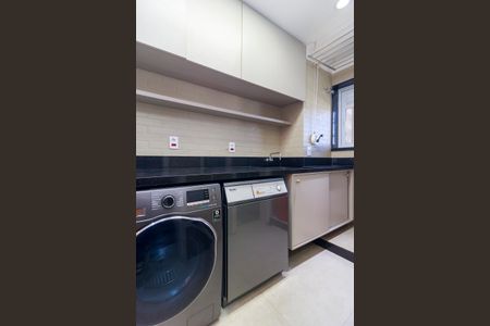 Apartamento à venda com 210m², 4 quartos e 3 vagas Apartamento à venda com 210m², 4 quartos e 3 vagasÁrea de Serviço