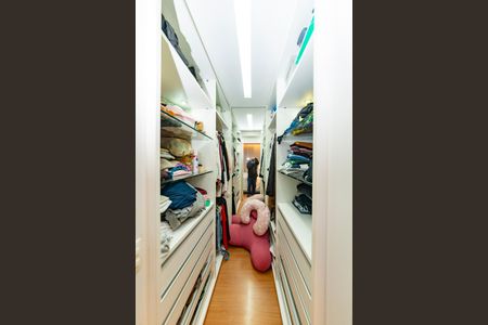 Apartamento à venda com 125m², 3 quartos e 3 vagasCloset da suíte 1